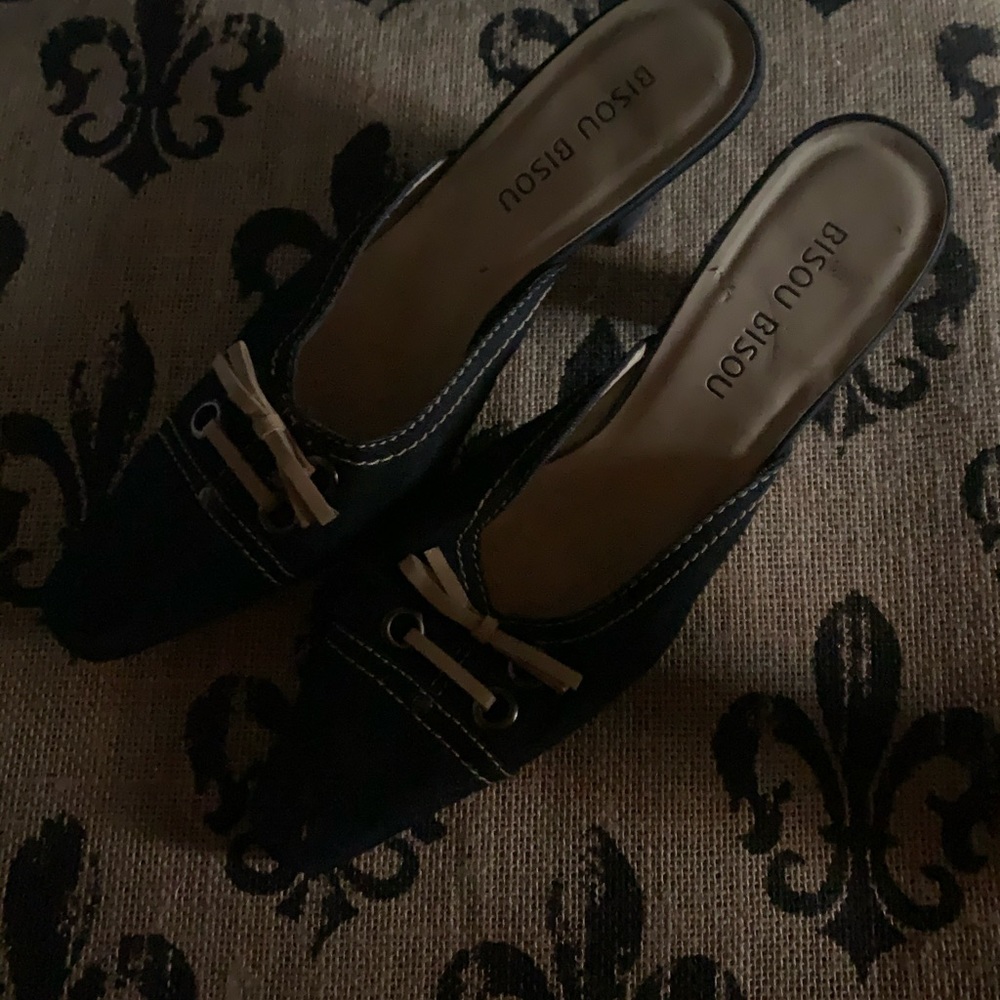 Bisou Bisou slip on mid heels . - Picture 3 of 3